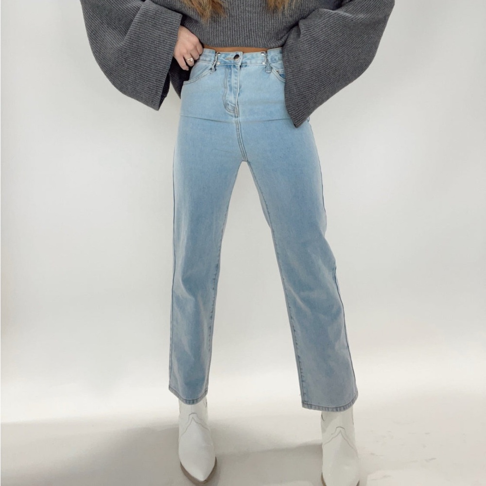 Women's Light Blue High-Waisted Jeans